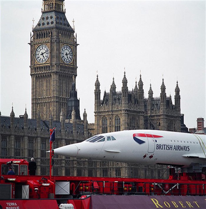 Concorde going past the Houses of Parliament