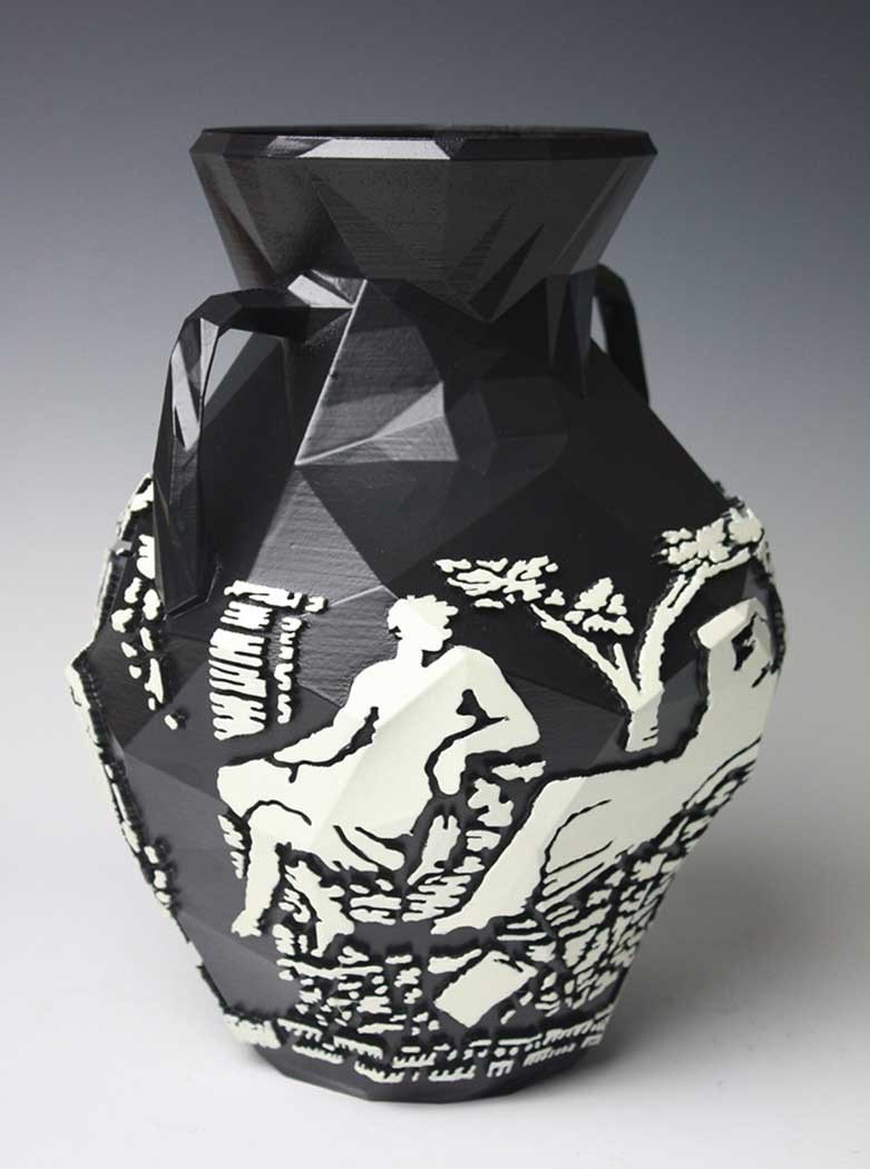 Prtlnd Vase ©Michael Eden  Courtesy of Adrian Sassoon, London.
