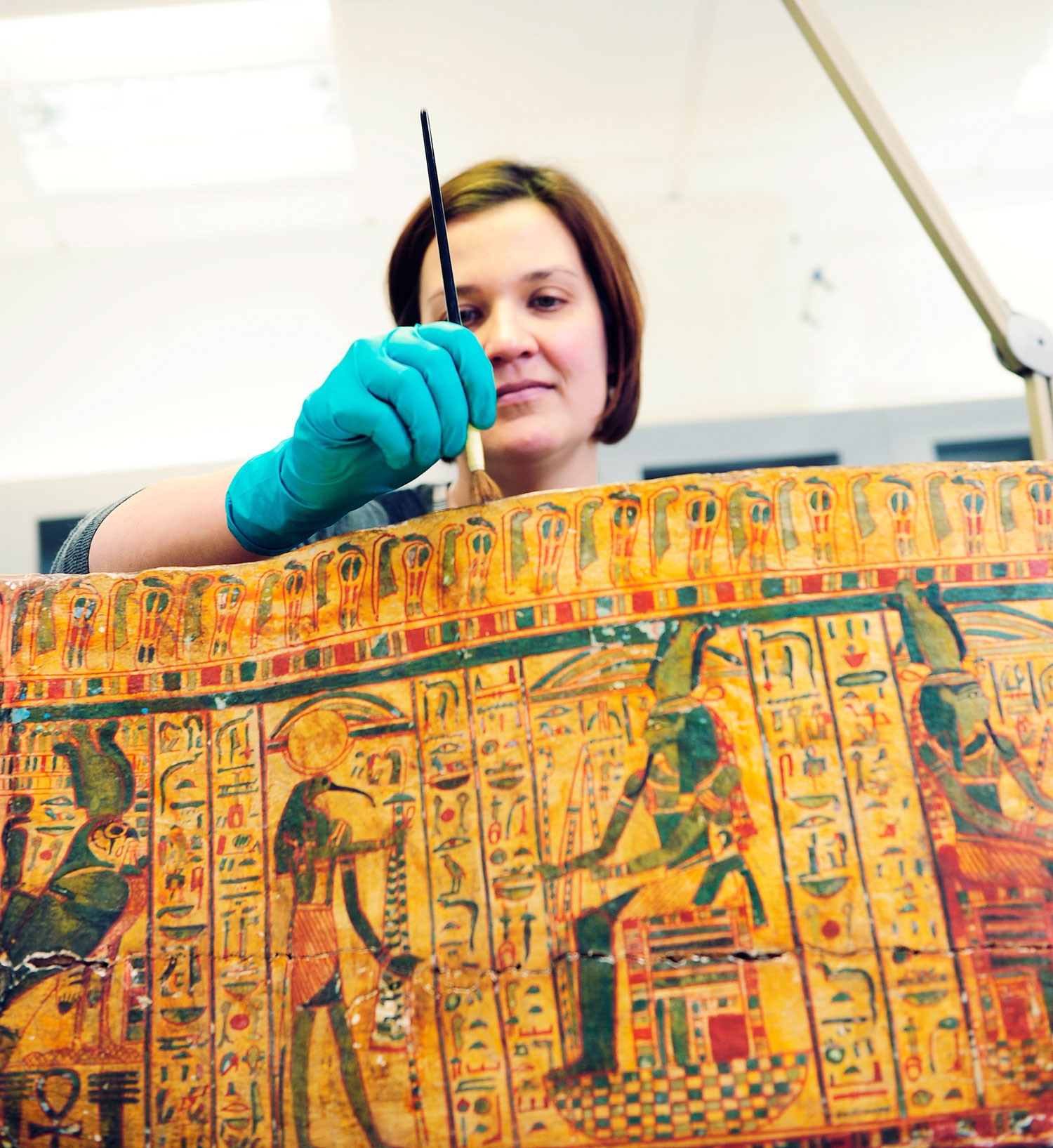 Conserving an Egyptian coffin