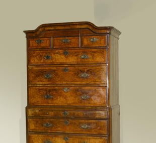 Chest of drawers [part of]