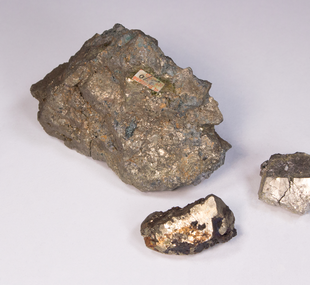 Sample / iron pyrites / mundic