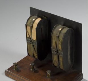 Telegraph instrument, double needle / dial