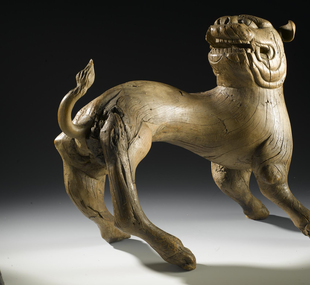 Figure / lion dog