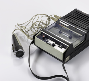 Microphone / tape recorder, cassette