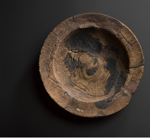 Plate, wooden