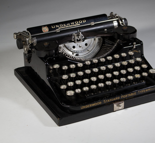 Typewriter, portable / cover