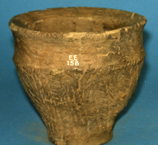 Pottery / food vessel
