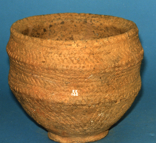 Pottery / food vessel