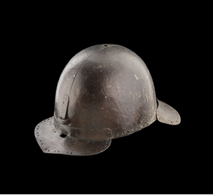 Helmet, siege