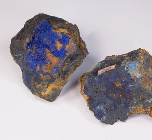 Sample / copper ore / copper carbonate, blue