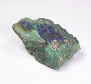 Sample / copper ore / chessylite / malachite