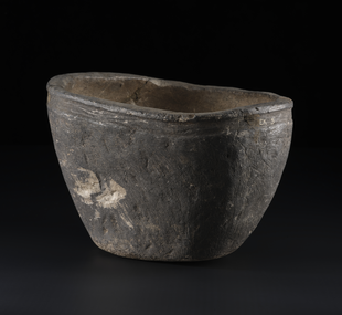 Vessel stone / urn