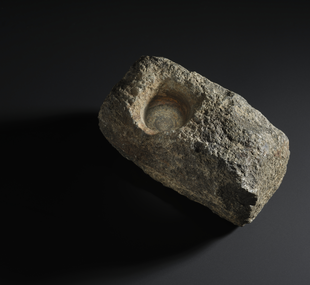 Socket-stone