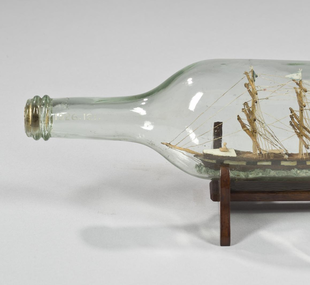 Ship, sailing / model / bottle