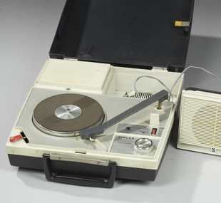 Phonograph, stereo, portable / record player, stereo, portable