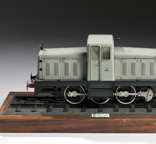 Locomotive / model