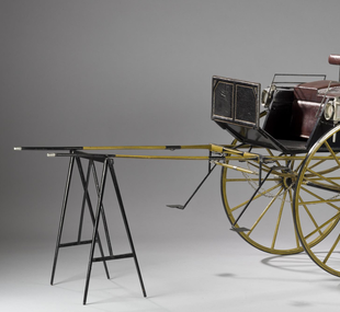 Horse-drawn dog-cart / model