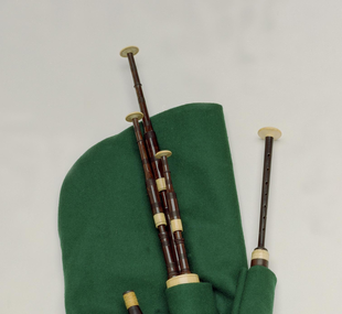 Small pipes bagpipe