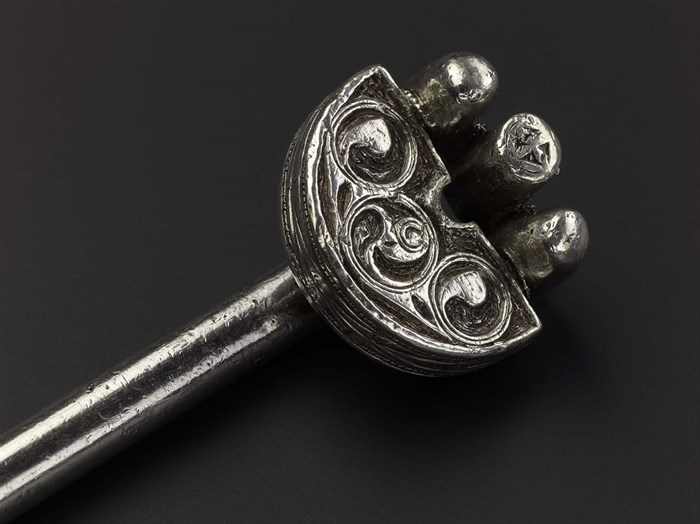 The genuine early medieval hand pin