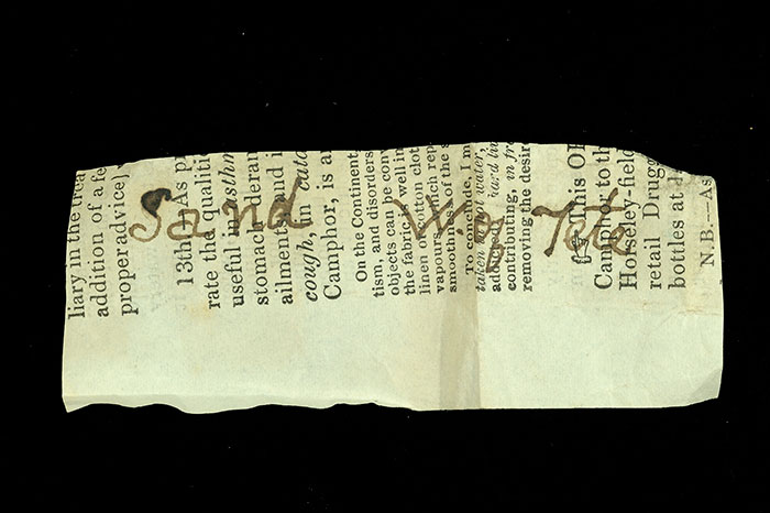 Livingstone’s note written in the field for the sand:  ‘Sand W. of Tete.’ This label was written on a torn page of a medical journey.