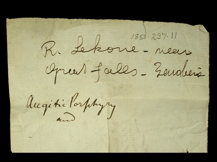 Livingstone’s note written in the field for the augite porphyry: ‘R. Lekone- near Great Falls- Zambesi.’
