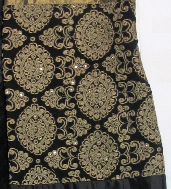 Black coat: detail of the embroidery based on the golabtun-duzi technique. 