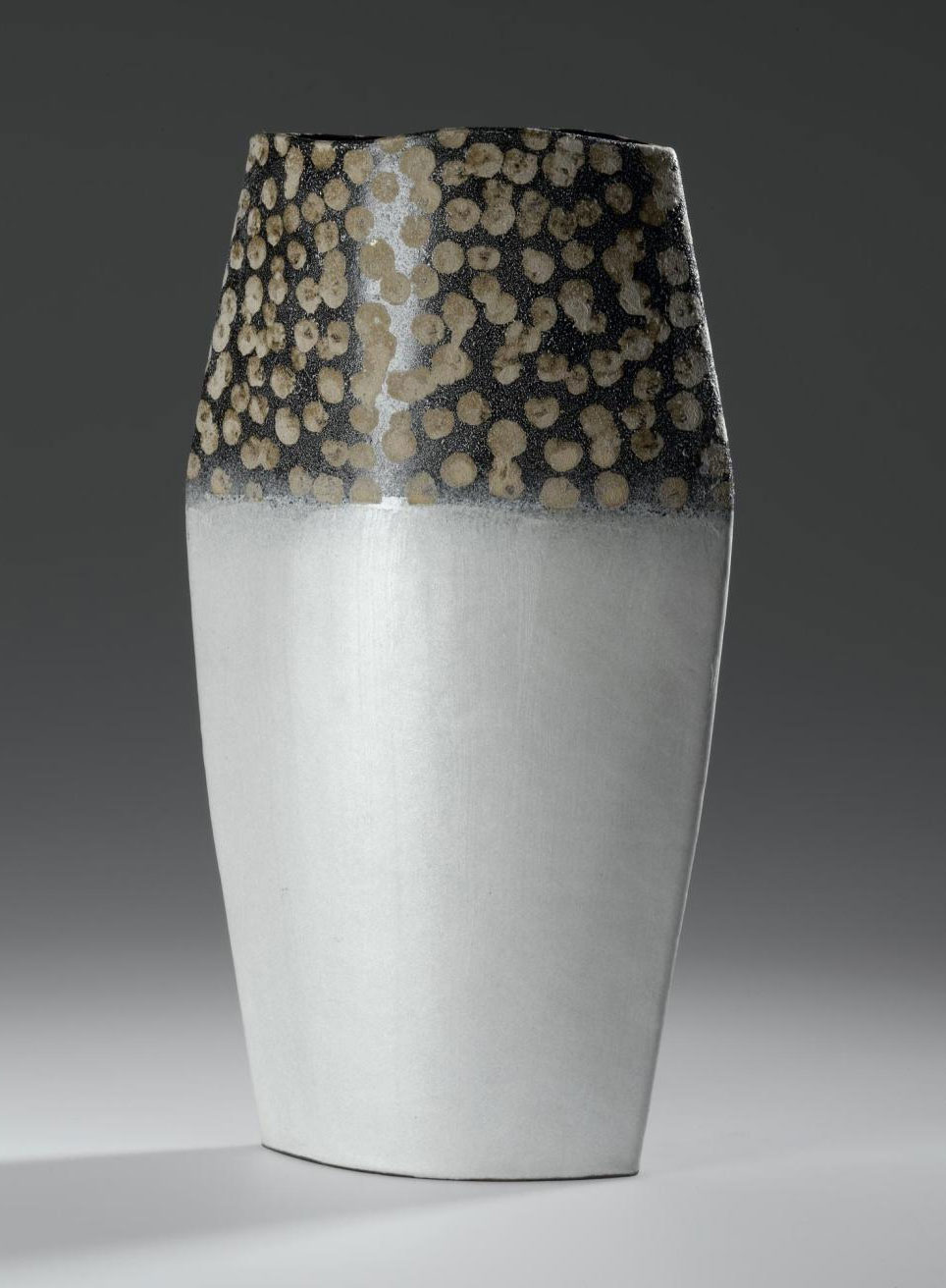 Vase of copper with precious metal clay and mica on exterior, interior lined with enamel: Japan, signed by Iwata Hiroki, 2004. © Hiroki Iwata.