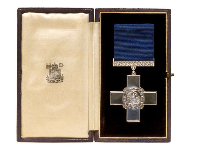 George Cross medal awarded to First Lieutenant Tony Fasson