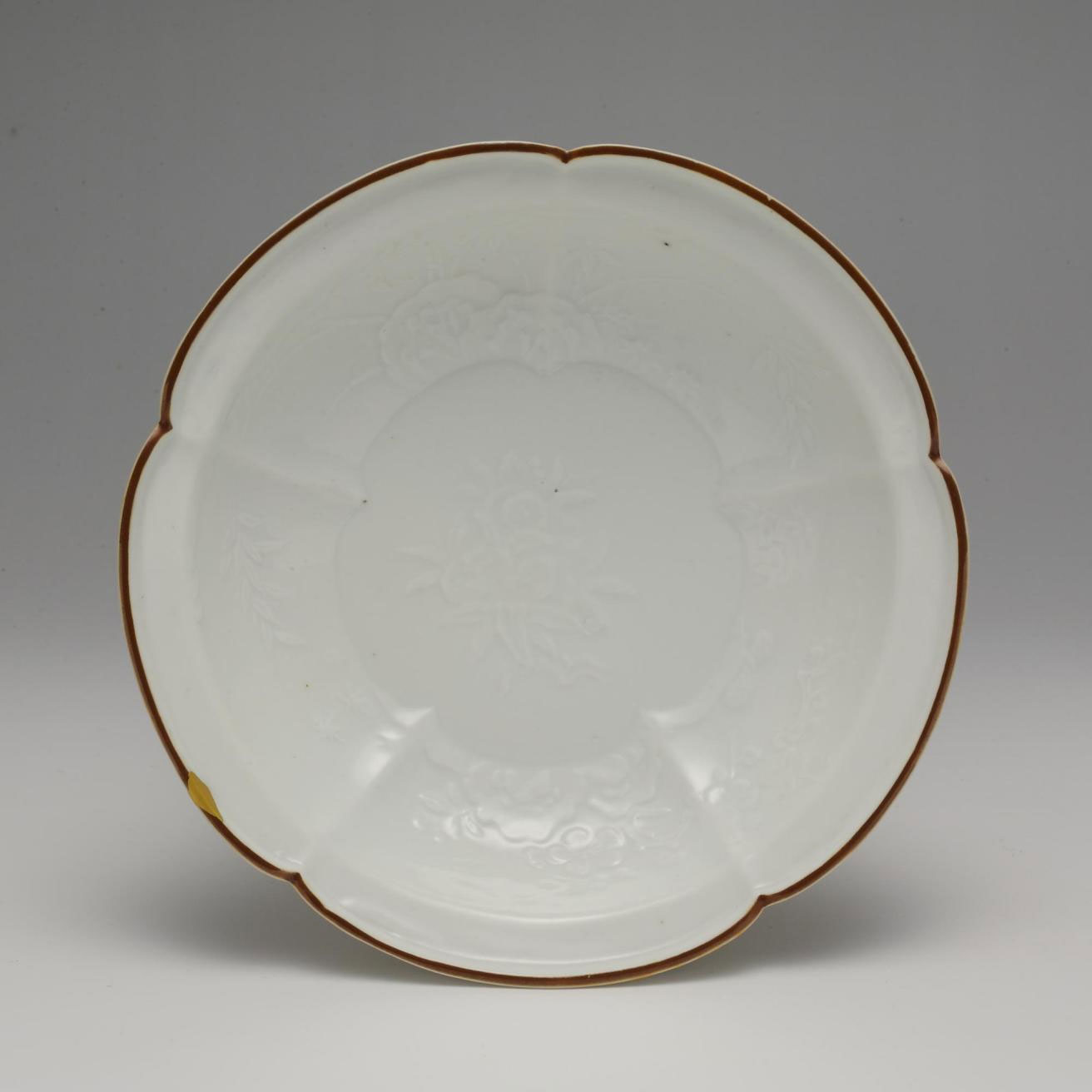 Moulded porcelain dish with brown rim, Kakiemon: Japan, c1700.