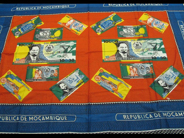 Cotton cloth printed to commemorate issue of new bank notes: Africa, Southern Africa, Mozambique, 1991.