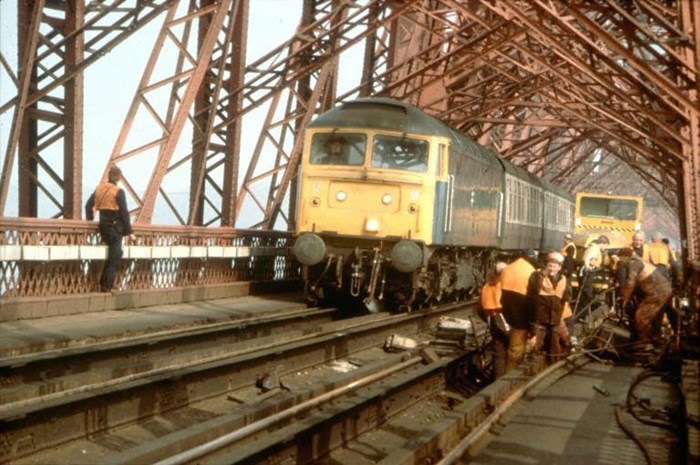 Workers carrying out maintenance on the Forth Bridge, 1985-86