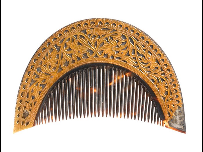 Comb, semi-circular, of horn and tortoiseshell, decorated with openwork in geometric shapes: South Asia, Sri Lanka, Kandy, 19th century.