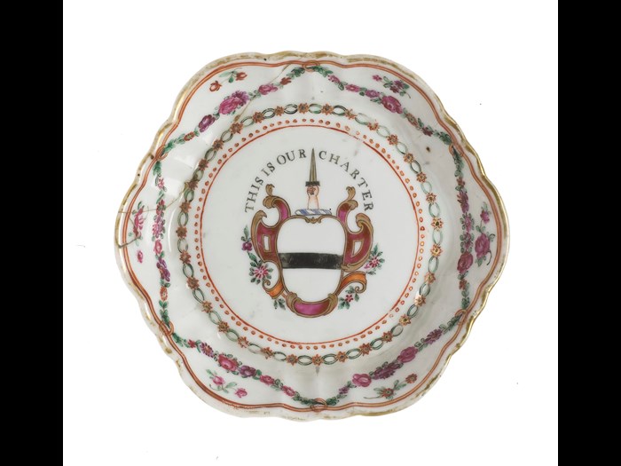 Dish of porcelain, with armorial motto of the Earl of Wemyss. China: Jingdezhen kilns, 1830-45. NMS A.1890.840.