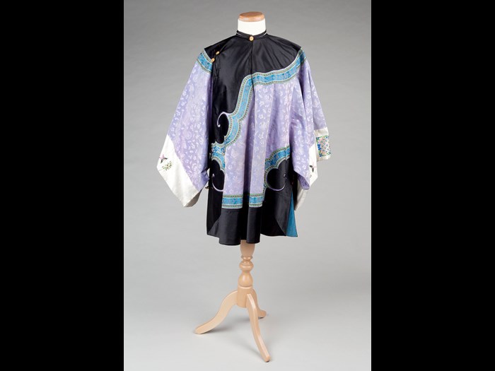 Chinese Embroidered Silk Tunic. Qing dynasty, late 19th Century. James Cromar Watt bequest, 1941. © Aberdeen City Council (Art Gallery and Museums Collections)