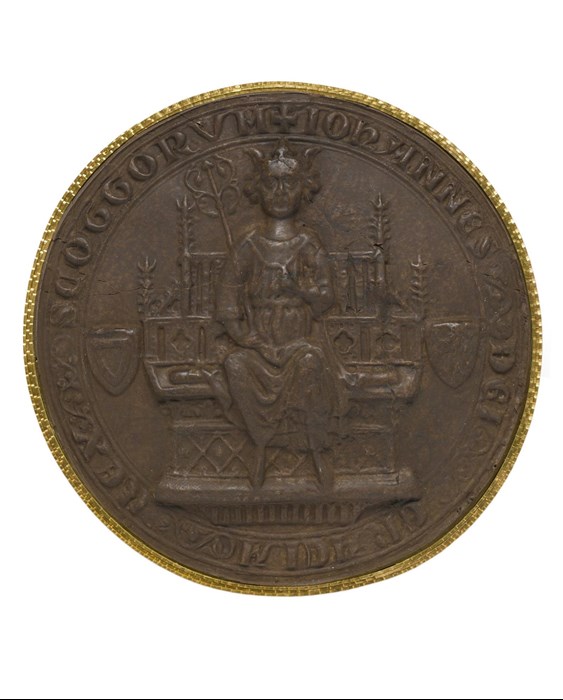 Circular, hazelnut brown seal with a central seated figure wearing a crown with a sceptre.