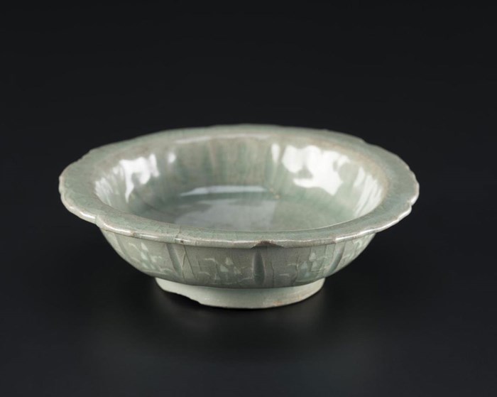 Shallow bowl of grey porcelain with a crackled greenish-grey celadon glaze with inlaid slip (sanggam) decoration: Korea, Goryeo Dynasty, 13th century.