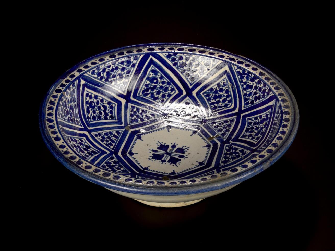 Blue and white dish (qasriyyah) with floral pattern in geometric shapes, Fez, c1850-1886.