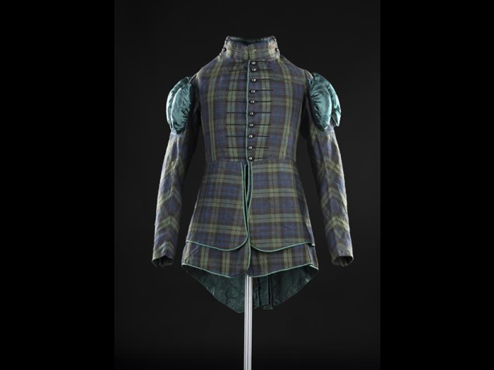 The Royal Company of Archers was the official King’s Body Guard during the royal visit. Their uniform, pictured here, was redesigned for the event to appear more romantic, with puffed sleeves, a large neck ruff and eagle feathers fixed to the bonnet brim.