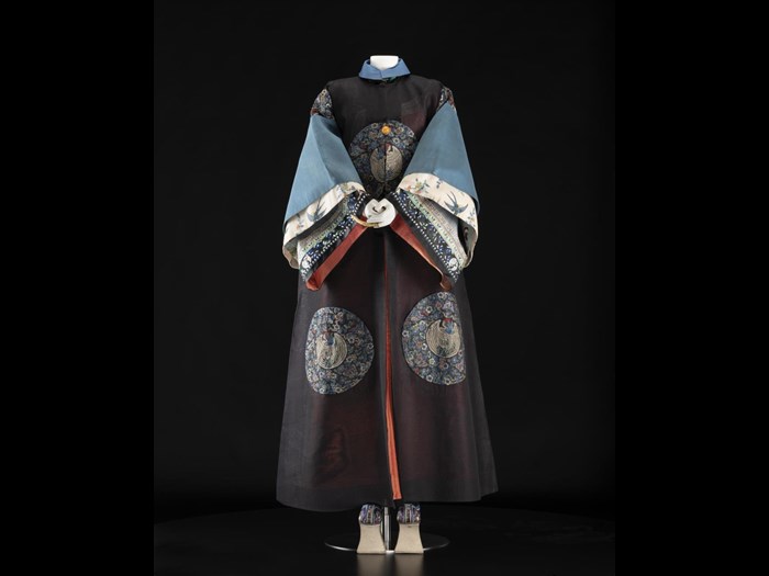 Manchu bride's costume: China, 19th century. Lent by Her Majesty the Queen.