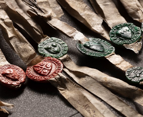 Red and green wax seals