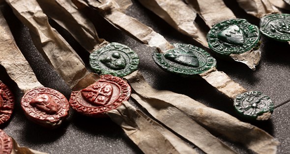 Red and green wax seals