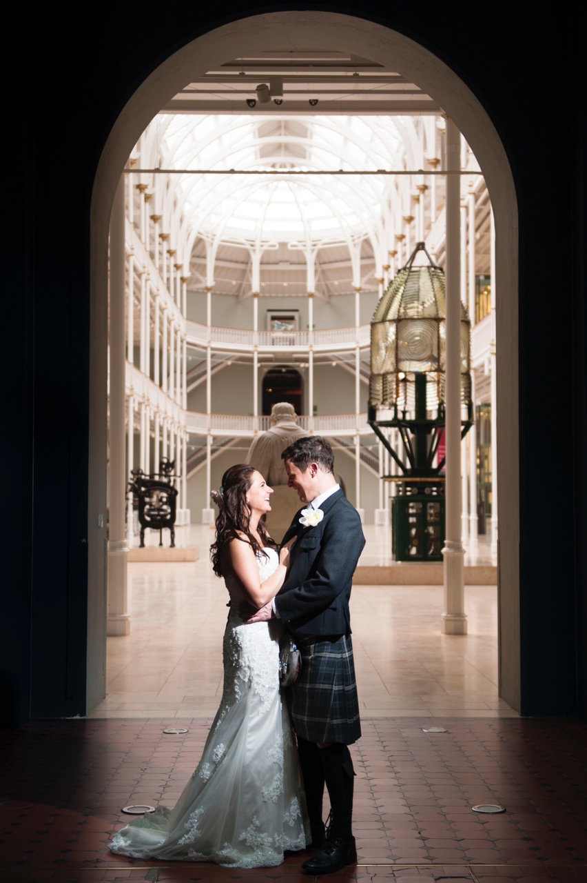 Newlyweds in the archway leading to the Grand Gallery © Katy Heney