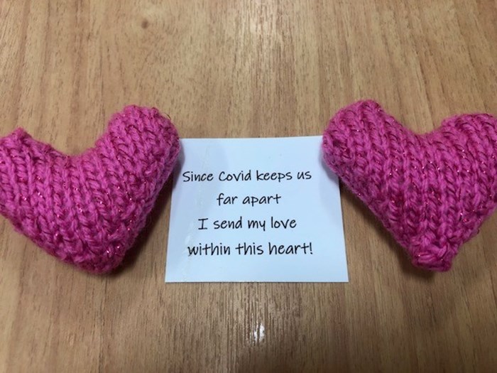 Knitted hearts (© NHS Greater Glasgow and Clyde). T.2020.56. Intensive care nurse Liz Smith at the Glasgow Royal Infirmary put out a Facebook request in spring 2020 for people to knit or sew sets of hearts to connect patients in intensive care with their loved ones while separated. 