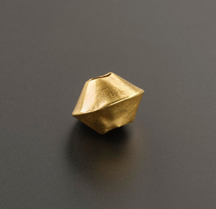 The Adabrock gold bead from the side.