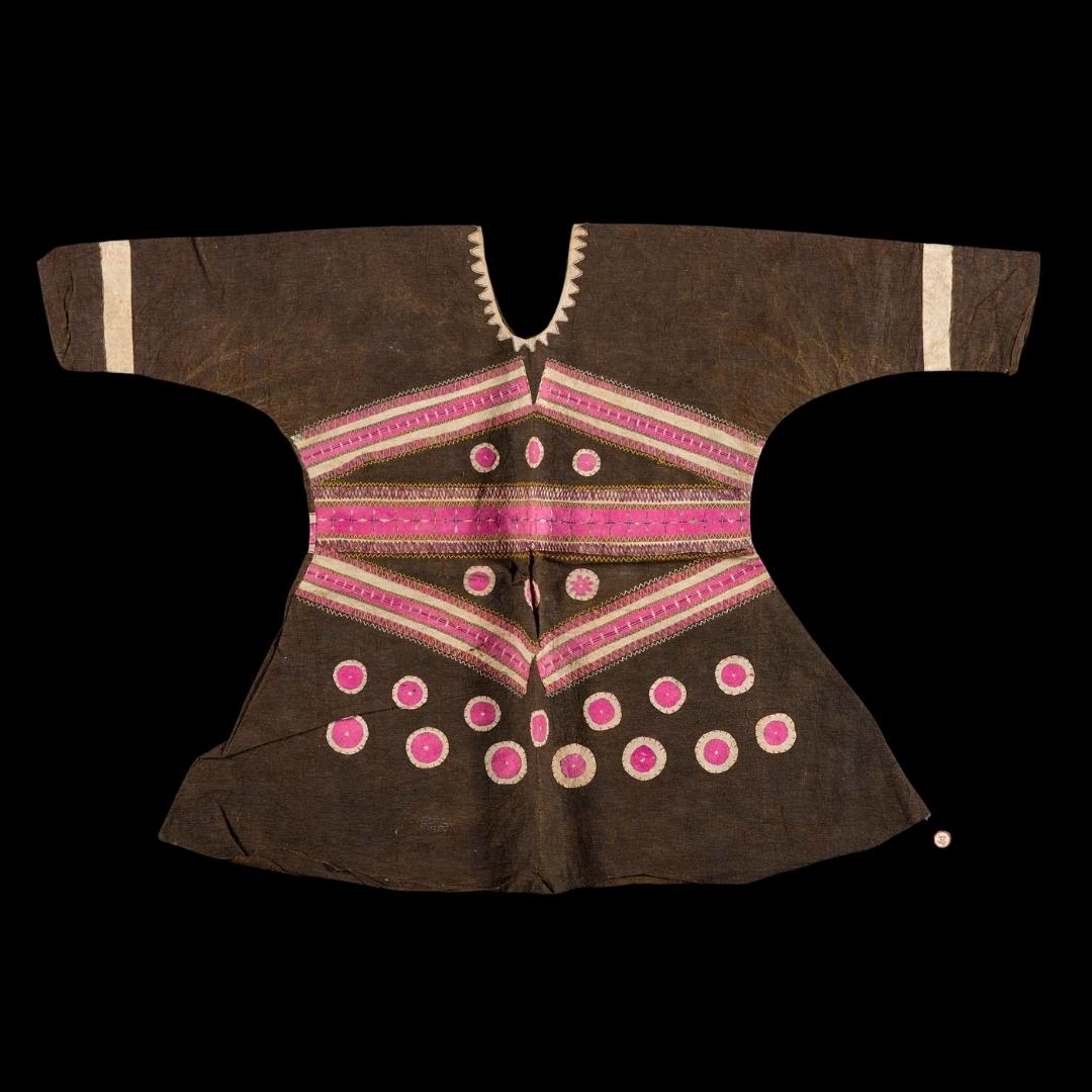 Halili or women's blouse of black barkcloth decorated with coloured patches and embroidery. V.2019.34.30