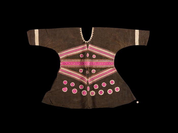 Halili or women's blouse of black barkcloth decorated with coloured patches and embroidery. V.2019.34.30