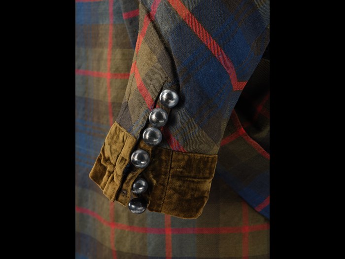 The cuffs of the coat are faced with olive green silk velvet and closed using a line of domed white metal buttons. Kilt suit of Murray of Atholl clan tartan, c.1820-1830 (A.1993.60)
