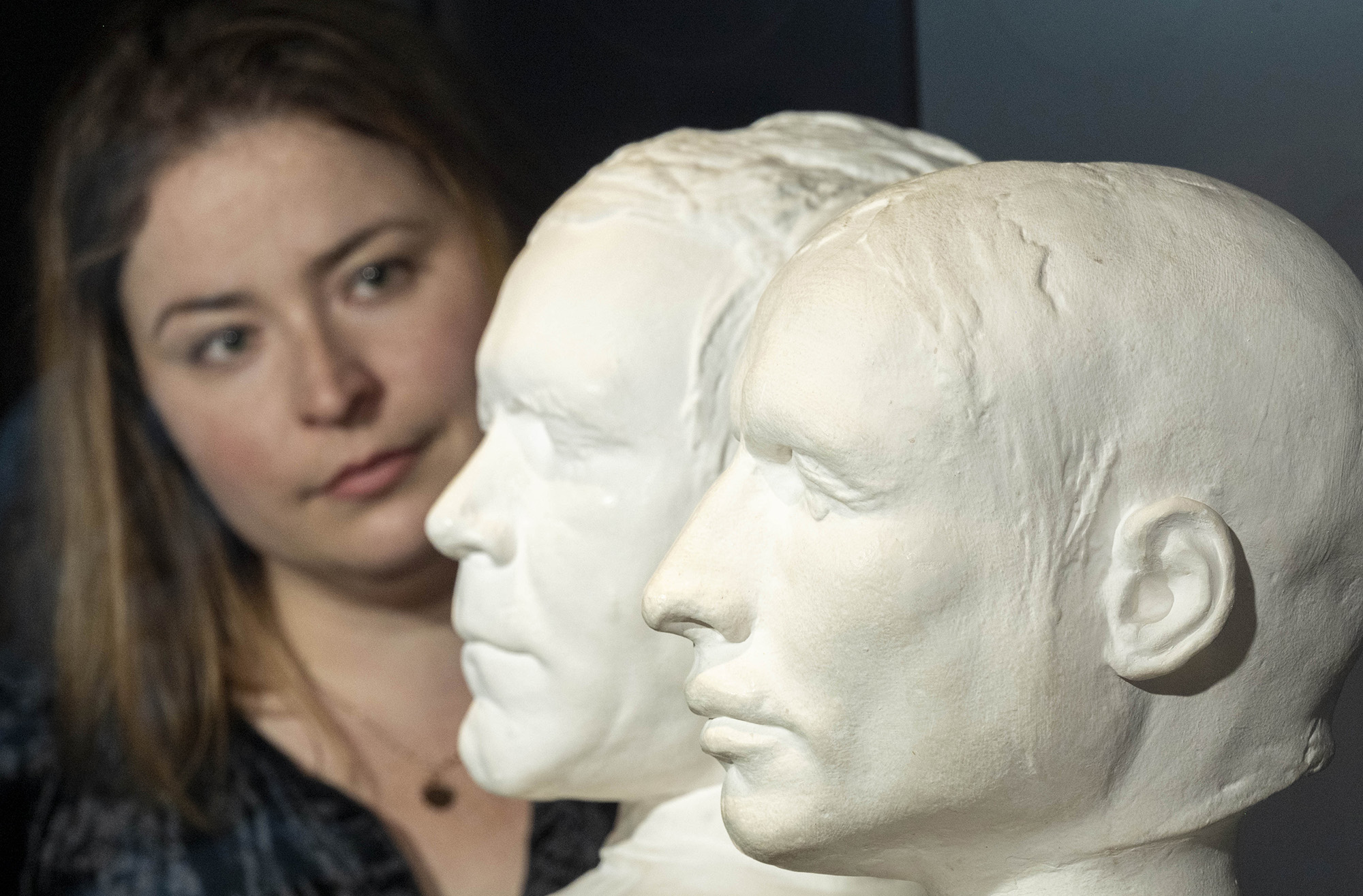 Curator Sophie Goggins With The Life Masks Of Mass Murderers Burke And Hare. Photo © Neil Hanna (1) (1)
