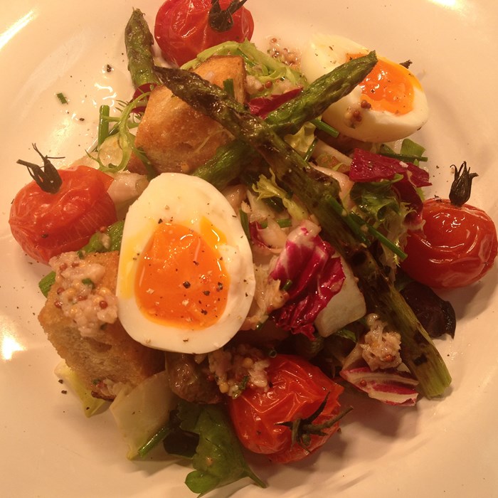 Salad with asparagus, tomatoes, and hard boiled egg