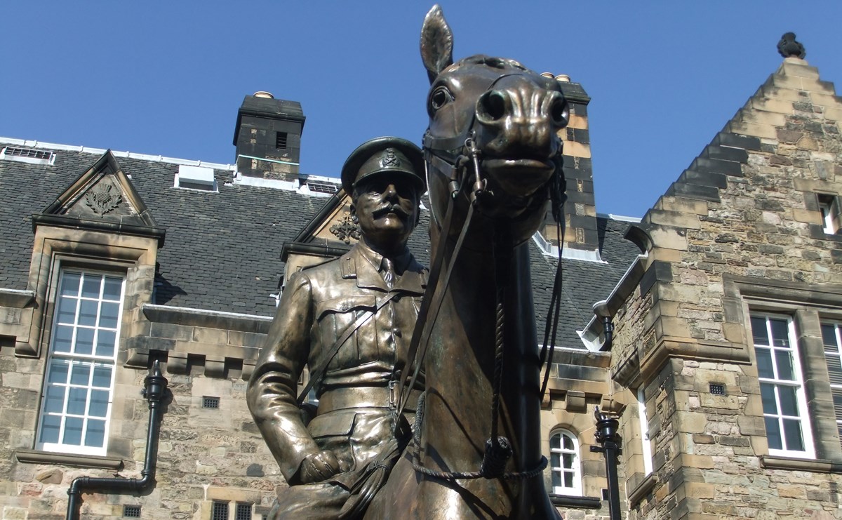 Statue of Earl Haig at National War Museum